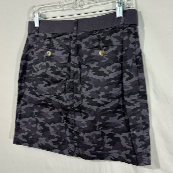 Lee Women’s Regular Fit Camouflage Skort - Mid Rise - Size 6 - Picture 3 of 8